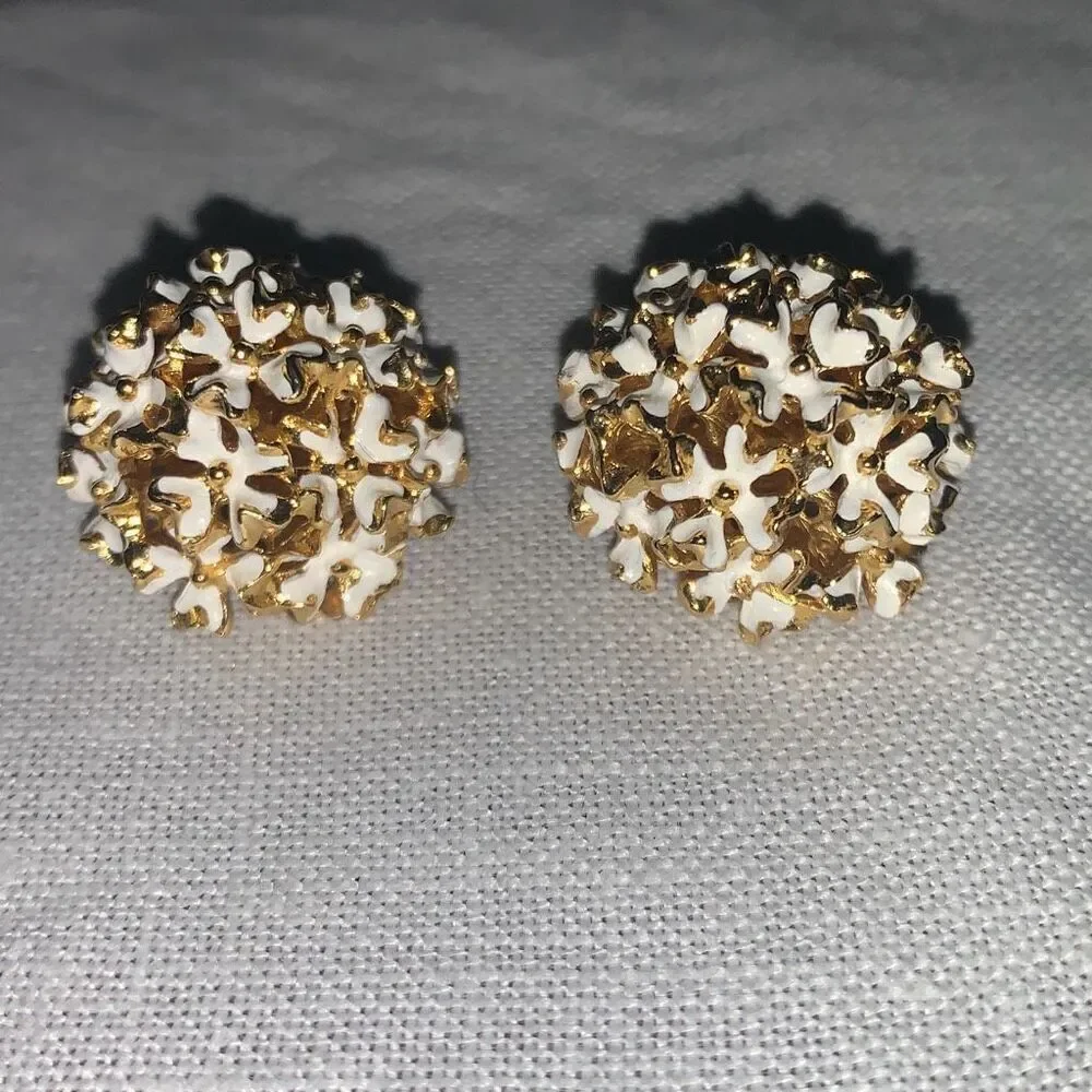 Vintage Un Marked‎ Gold Tone White Enamel Floral Dome Clip on Earrings